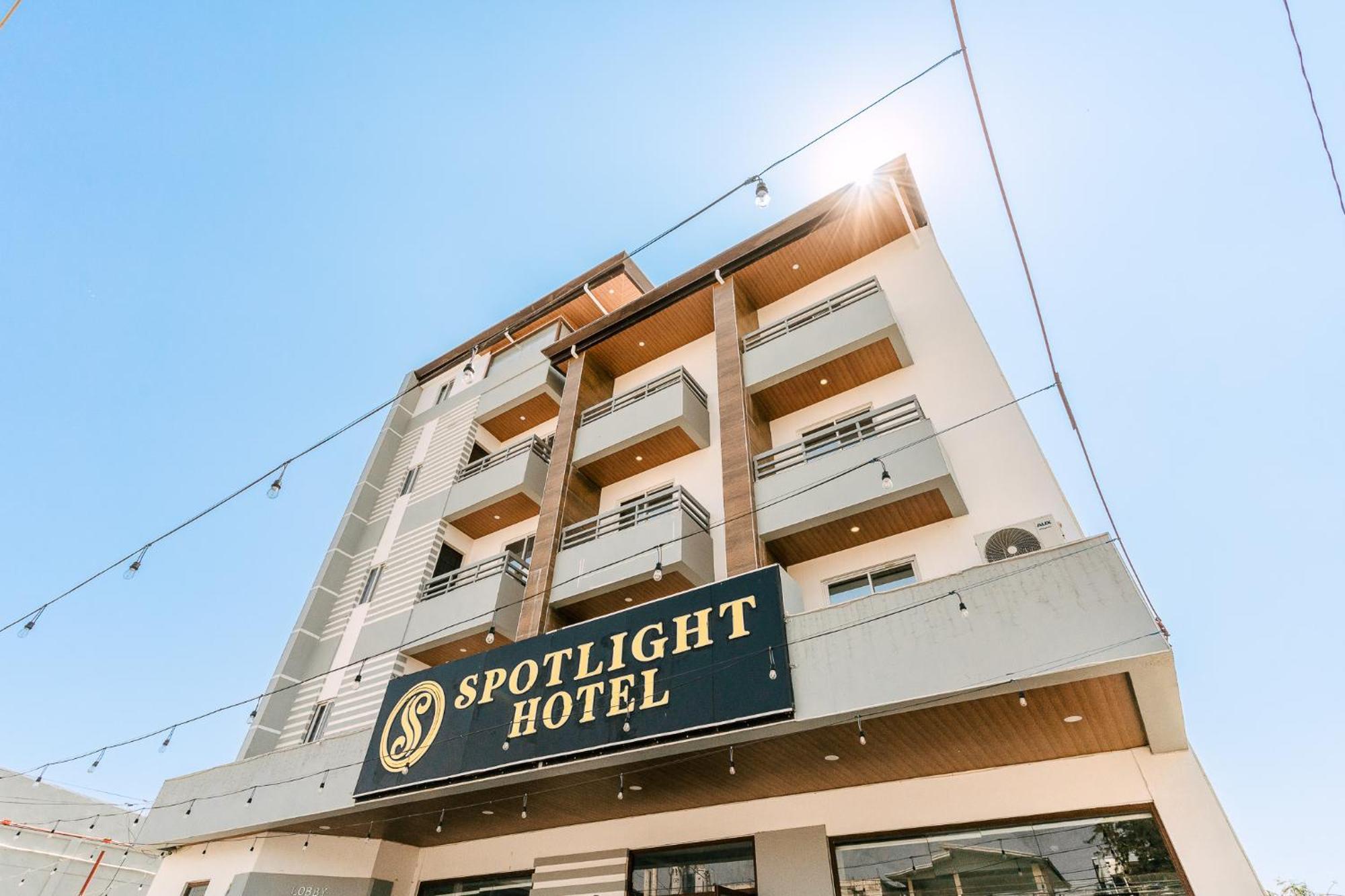 Spotlight Hotel Near Hundred Islands Wharf Alaminos Extérieur photo