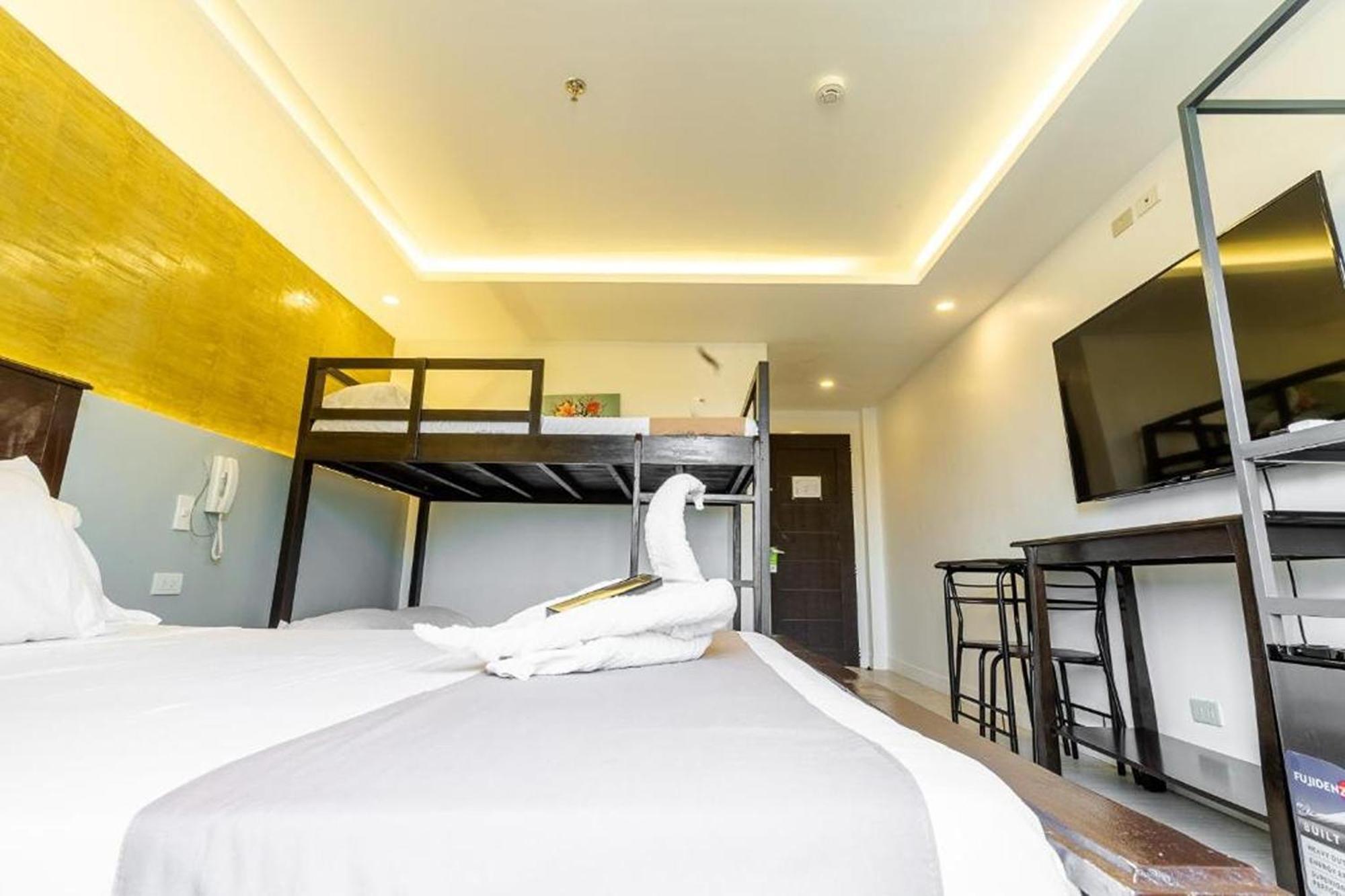 Spotlight Hotel Near Hundred Islands Wharf Alaminos Extérieur photo