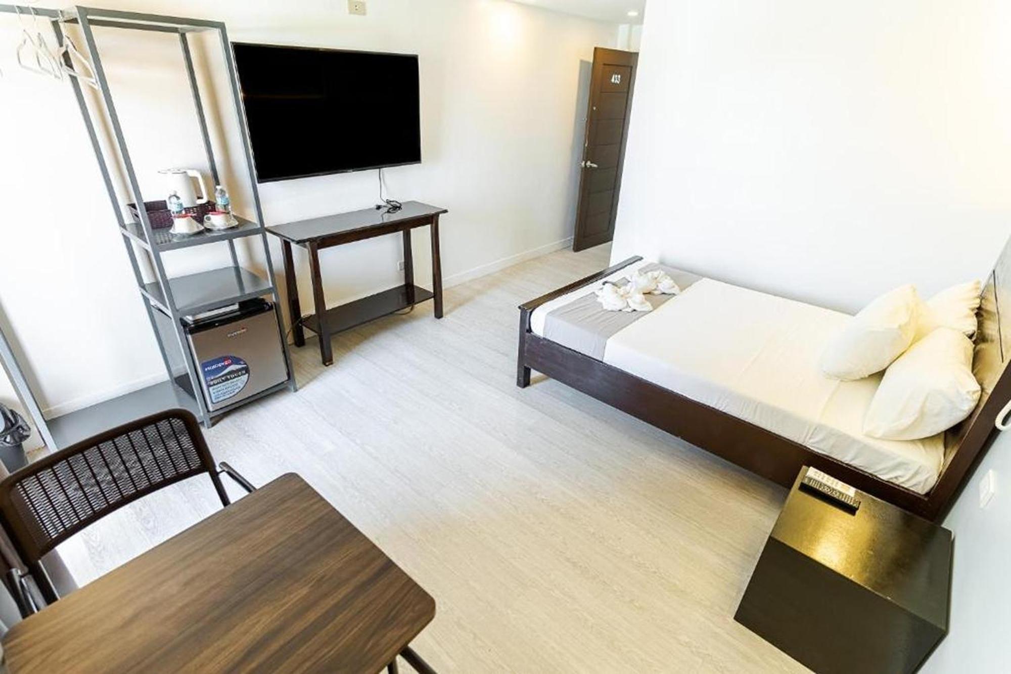 Spotlight Hotel Near Hundred Islands Wharf Alaminos Extérieur photo