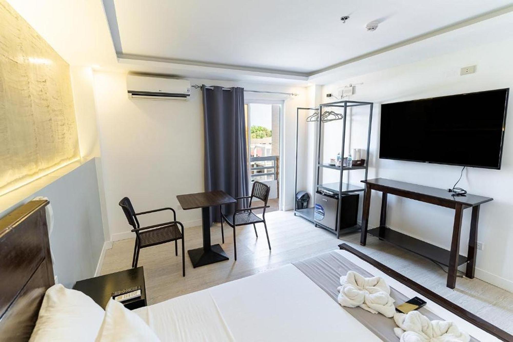 Spotlight Hotel Near Hundred Islands Wharf Alaminos Extérieur photo