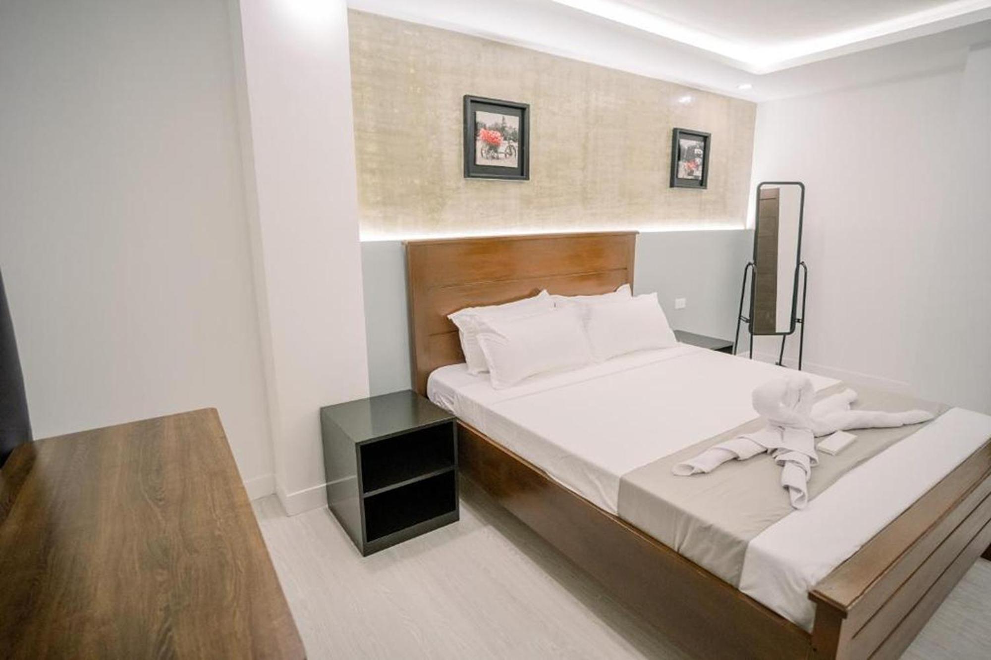 Spotlight Hotel Near Hundred Islands Wharf Alaminos Extérieur photo