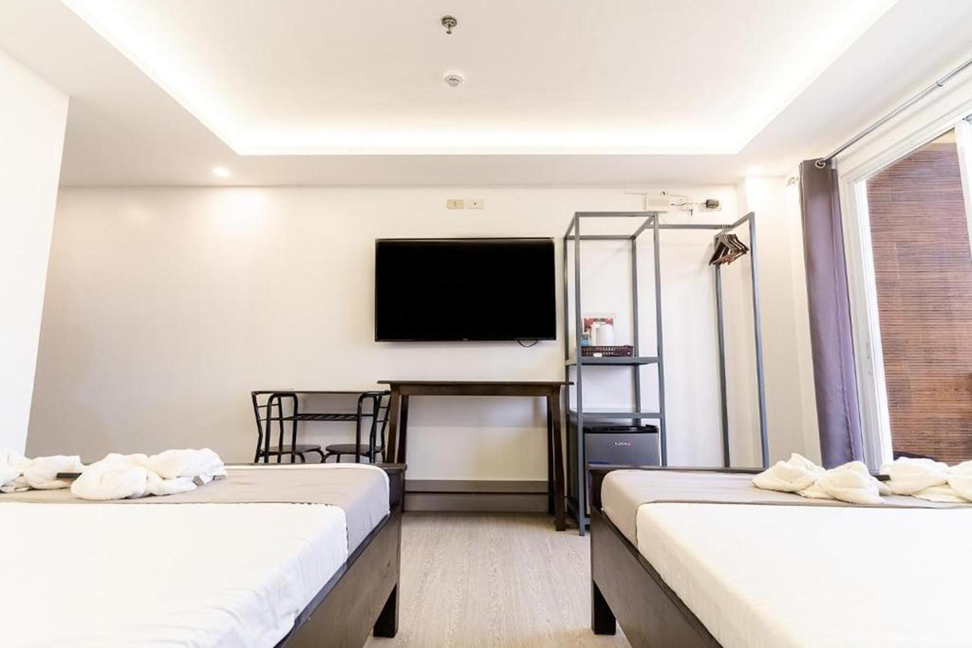 Spotlight Hotel Near Hundred Islands Wharf Alaminos Extérieur photo